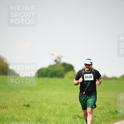 10.05.2026 - 8. Wedeler Halbmarathon Dr. Thomas Lammeyer http://msf.ph/oto/9713831 10.05.2026 12:16:23 Laufen 2132 meine-sportfotos.de