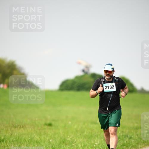 10.05.2026 - 8. Wedeler Halbmarathon Dr. Thomas Lammeyer http://msf.ph/oto/9713839 10.05.2026 12:16:23 Laufen 2132 meine-sportfotos.de