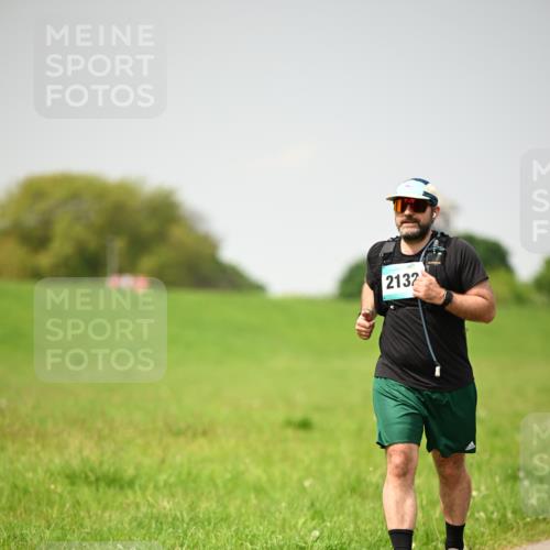 10.05.2026 - 8. Wedeler Halbmarathon Dr. Thomas Lammeyer http://msf.ph/oto/9713851 10.05.2026 12:16:24 Laufen 2132 meine-sportfotos.de