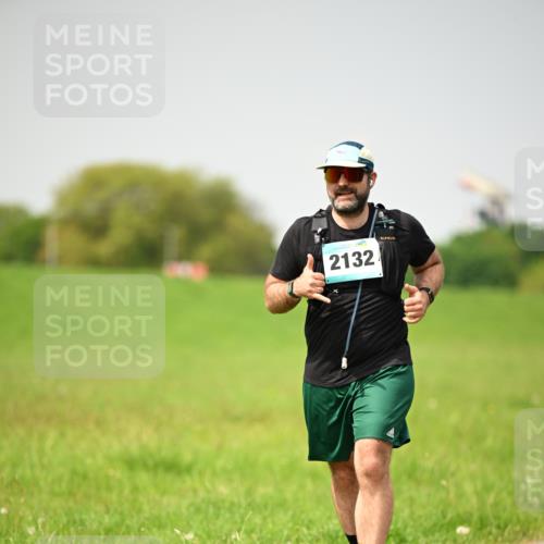 10.05.2026 - 8. Wedeler Halbmarathon Dr. Thomas Lammeyer http://msf.ph/oto/9713864 10.05.2026 12:16:26 Laufen 2132 meine-sportfotos.de