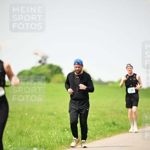 10.05.2026 - 8. Wedeler Halbmarathon Dr. Thomas Lammeyer http://msf.ph/oto/9713892 10.05.2026 12:16:51 Laufen 120 meine-sportfotos.de