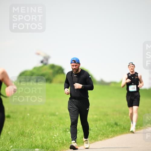 10.05.2026 - 8. Wedeler Halbmarathon Dr. Thomas Lammeyer http://msf.ph/oto/9713894 10.05.2026 12:16:52 Laufen 120 meine-sportfotos.de