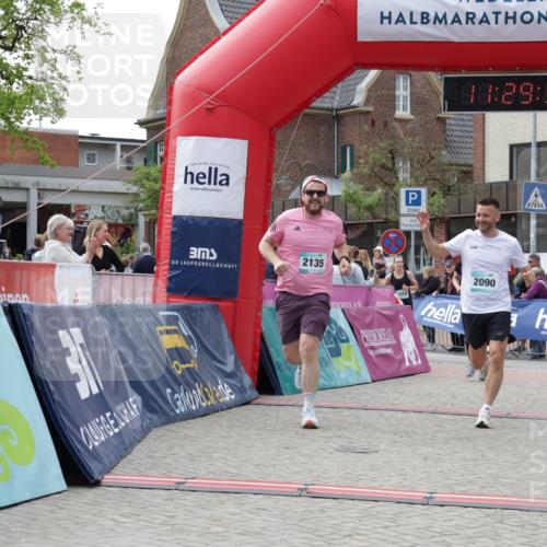 10.05.2026 - 8. Wedeler Halbmarathon Yannick Fuchs http://msf.ph/oto/9713966 10.05.2026 11:29:35 Ziel 168, 711, 1018, 2090, 2135 meine-sportfotos.de