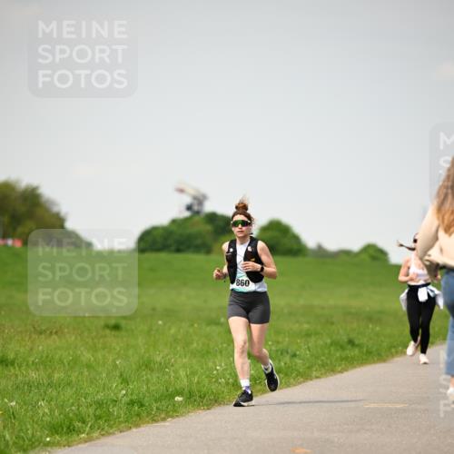10.05.2026 - 8. Wedeler Halbmarathon Dr. Thomas Lammeyer http://msf.ph/oto/9713979 10.05.2026 12:17:43 Laufen 860 meine-sportfotos.de