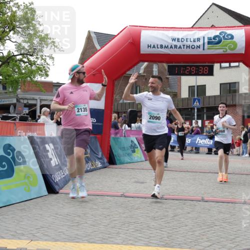 10.05.2026 - 8. Wedeler Halbmarathon Yannick Fuchs http://msf.ph/oto/9713987 10.05.2026 11:29:37 Ziel 131, 168, 711, 1018, 2090, 2135, 2192 meine-sportfotos.de