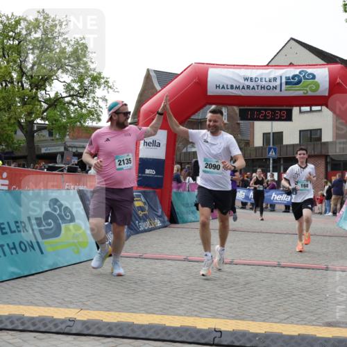 10.05.2026 - 8. Wedeler Halbmarathon Yannick Fuchs http://msf.ph/oto/9713994 10.05.2026 11:29:37 Ziel 131, 168, 711, 1018, 2090, 2135, 2192 meine-sportfotos.de