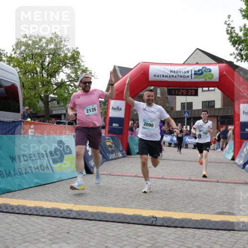 10.05.2026 - 8. Wedeler Halbmarathon Yannick Fuchs http://msf.ph/oto/9713998 10.05.2026 11:29:37 Ziel 131, 168, 711, 1018, 2090, 2135, 2192 meine-sportfotos.de