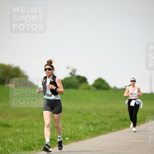 10.05.2026 - 8. Wedeler Halbmarathon Dr. Thomas Lammeyer http://msf.ph/oto/9714005 10.05.2026 12:17:45 Laufen 860 meine-sportfotos.de