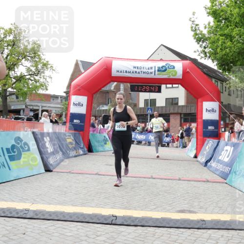 10.05.2026 - 8. Wedeler Halbmarathon Yannick Fuchs http://msf.ph/oto/9714043 10.05.2026 11:29:41 Ziel 131, 168, 711, 1018, 2090, 2135, 2192 meine-sportfotos.de