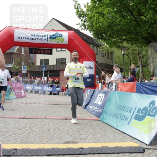 10.05.2026 - 8. Wedeler Halbmarathon Yannick Fuchs http://msf.ph/oto/9714061 10.05.2026 11:29:42 Ziel 131, 168, 711, 1018, 2192 meine-sportfotos.de