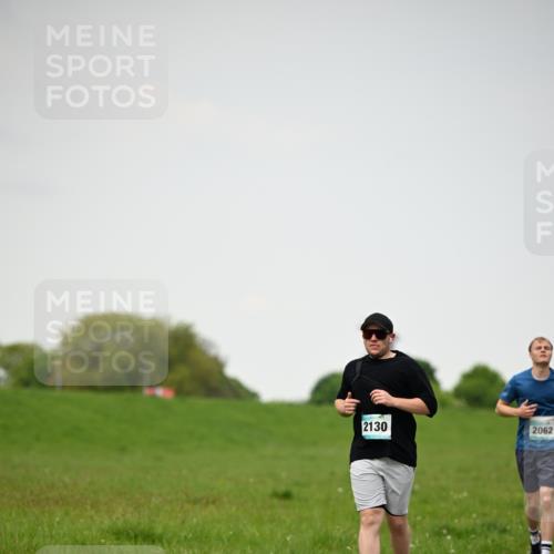 10.05.2026 - 8. Wedeler Halbmarathon Dr. Thomas Lammeyer http://msf.ph/oto/9714066 10.05.2026 12:18:18 Laufen 2130, 2062 meine-sportfotos.de