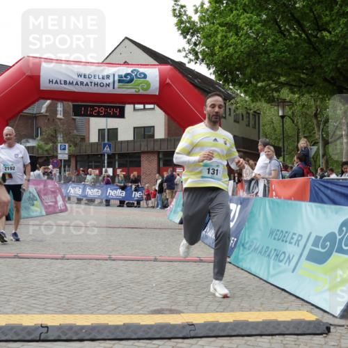 10.05.2026 - 8. Wedeler Halbmarathon Yannick Fuchs http://msf.ph/oto/9714067 10.05.2026 11:29:43 Ziel 131, 711, 1018, 2192, 2215 meine-sportfotos.de