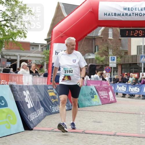 10.05.2026 - 8. Wedeler Halbmarathon Yannick Fuchs http://msf.ph/oto/9714074 10.05.2026 11:29:44 Ziel 131, 1018, 2192, 2215 meine-sportfotos.de