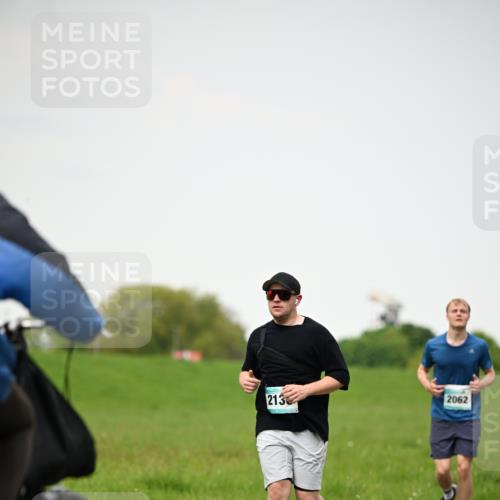 10.05.2026 - 8. Wedeler Halbmarathon Dr. Thomas Lammeyer http://msf.ph/oto/9714084 10.05.2026 12:18:19 Laufen 213, 2062 meine-sportfotos.de