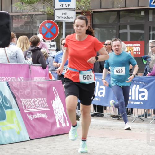 10.05.2026 - 8. Wedeler Halbmarathon Yannick Fuchs http://msf.ph/oto/9714118 10.05.2026 11:29:49 Ziel 502, 620, 2178, 2215 meine-sportfotos.de