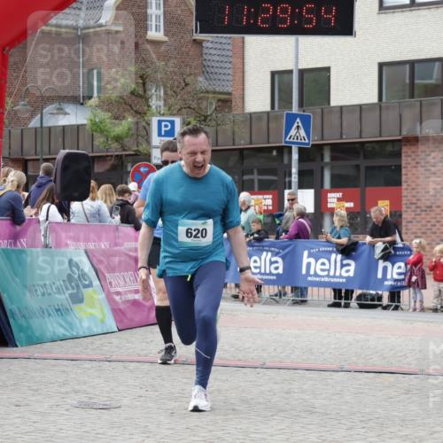10.05.2026 - 8. Wedeler Halbmarathon Yannick Fuchs http://msf.ph/oto/9714156 10.05.2026 11:29:52 Ziel 502, 620, 2178, 2215 meine-sportfotos.de