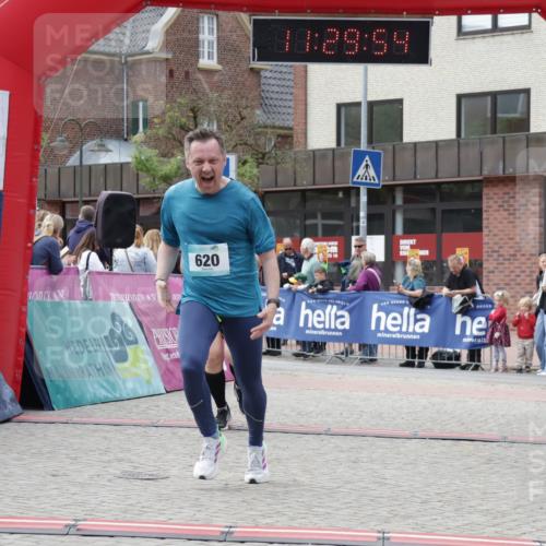 10.05.2026 - 8. Wedeler Halbmarathon Yannick Fuchs http://msf.ph/oto/9714159 10.05.2026 11:29:52 Ziel 502, 620, 2178, 2215 meine-sportfotos.de