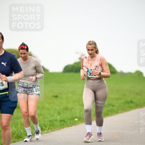 10.05.2026 - 8. Wedeler Halbmarathon Dr. Thomas Lammeyer http://msf.ph/oto/9714172 10.05.2026 12:18:36 Laufen 215 meine-sportfotos.de