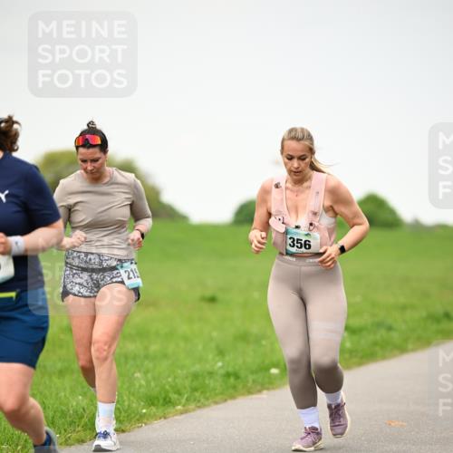10.05.2026 - 8. Wedeler Halbmarathon Dr. Thomas Lammeyer http://msf.ph/oto/9714175 10.05.2026 12:18:36 Laufen 215, 356 meine-sportfotos.de