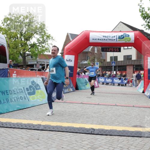 10.05.2026 - 8. Wedeler Halbmarathon Yannick Fuchs http://msf.ph/oto/9714177 10.05.2026 11:29:53 Ziel 502, 620, 2178, 2215 meine-sportfotos.de