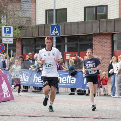10.05.2026 - 8. Wedeler Halbmarathon Yannick Fuchs http://msf.ph/oto/9714278 10.05.2026 11:30:04 Ziel 536, 655, 815, 2123, 2140, 2147, 2155 meine-sportfotos.de