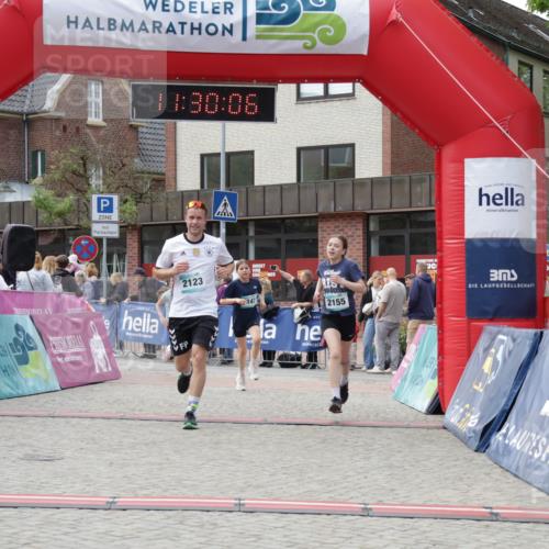 10.05.2026 - 8. Wedeler Halbmarathon Yannick Fuchs http://msf.ph/oto/9714291 10.05.2026 11:30:04 Ziel 536, 655, 815, 2123, 2140, 2147, 2155 meine-sportfotos.de