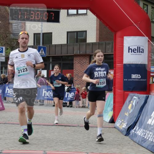 10.05.2026 - 8. Wedeler Halbmarathon Yannick Fuchs http://msf.ph/oto/9714305 10.05.2026 11:30:05 Ziel 536, 655, 2123, 2147, 2155 meine-sportfotos.de