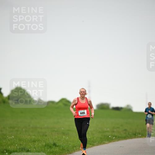 10.05.2026 - 8. Wedeler Halbmarathon Dr. Thomas Lammeyer http://msf.ph/oto/9714323 10.05.2026 12:19:51 Laufen 695 meine-sportfotos.de