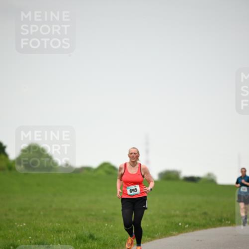 10.05.2026 - 8. Wedeler Halbmarathon Dr. Thomas Lammeyer http://msf.ph/oto/9714326 10.05.2026 12:19:51 Laufen 695 meine-sportfotos.de