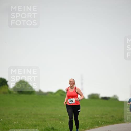 10.05.2026 - 8. Wedeler Halbmarathon Dr. Thomas Lammeyer http://msf.ph/oto/9714328 10.05.2026 12:19:51 Laufen 695 meine-sportfotos.de