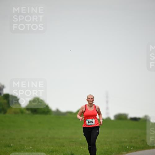 10.05.2026 - 8. Wedeler Halbmarathon Dr. Thomas Lammeyer http://msf.ph/oto/9714329 10.05.2026 12:19:52 Laufen 695 meine-sportfotos.de
