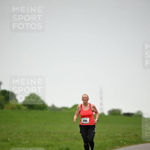 10.05.2026 - 8. Wedeler Halbmarathon Dr. Thomas Lammeyer http://msf.ph/oto/9714331 10.05.2026 12:19:52 Laufen 695 meine-sportfotos.de