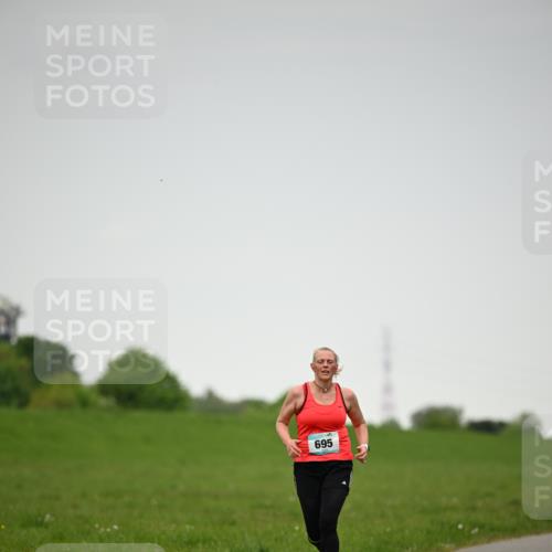 10.05.2026 - 8. Wedeler Halbmarathon Dr. Thomas Lammeyer http://msf.ph/oto/9714333 10.05.2026 12:19:52 Laufen 695 meine-sportfotos.de