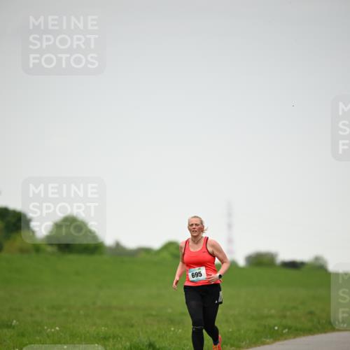 10.05.2026 - 8. Wedeler Halbmarathon Dr. Thomas Lammeyer http://msf.ph/oto/9714334 10.05.2026 12:19:52 Laufen 695 meine-sportfotos.de