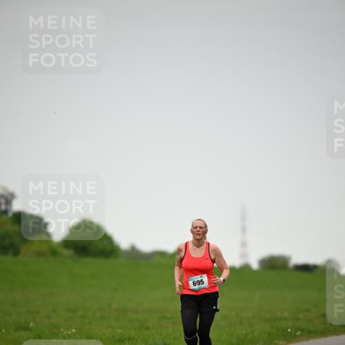 10.05.2026 - 8. Wedeler Halbmarathon Dr. Thomas Lammeyer http://msf.ph/oto/9714335 10.05.2026 12:19:52 Laufen 695 meine-sportfotos.de