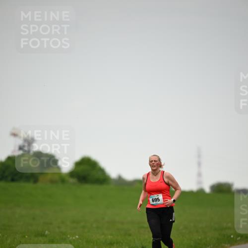 10.05.2026 - 8. Wedeler Halbmarathon Dr. Thomas Lammeyer http://msf.ph/oto/9714340 10.05.2026 12:19:52 Laufen 695 meine-sportfotos.de