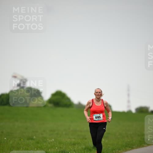 10.05.2026 - 8. Wedeler Halbmarathon Dr. Thomas Lammeyer http://msf.ph/oto/9714341 10.05.2026 12:19:53 Laufen 695 meine-sportfotos.de
