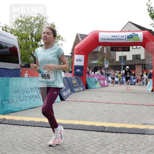 10.05.2026 - 8. Wedeler Halbmarathon Yannick Fuchs http://msf.ph/oto/9714342 10.05.2026 11:30:09 Ziel 437, 655, 2014, 2089, 2123, 2147, 2155, 2222 meine-sportfotos.de