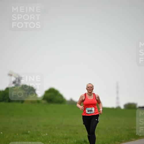 10.05.2026 - 8. Wedeler Halbmarathon Dr. Thomas Lammeyer http://msf.ph/oto/9714343 10.05.2026 12:19:53 Laufen 695 meine-sportfotos.de