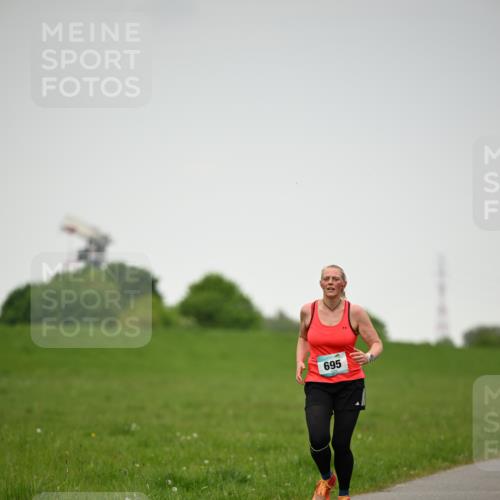 10.05.2026 - 8. Wedeler Halbmarathon Dr. Thomas Lammeyer http://msf.ph/oto/9714344 10.05.2026 12:19:53 Laufen 695 meine-sportfotos.de