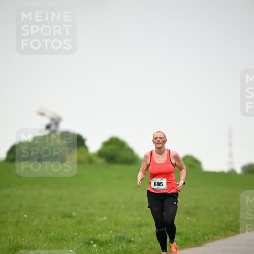 10.05.2026 - 8. Wedeler Halbmarathon Dr. Thomas Lammeyer http://msf.ph/oto/9714347 10.05.2026 12:19:53 Laufen 695 meine-sportfotos.de