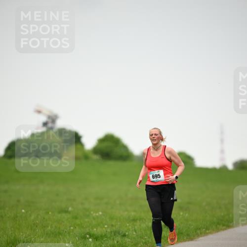 10.05.2026 - 8. Wedeler Halbmarathon Dr. Thomas Lammeyer http://msf.ph/oto/9714349 10.05.2026 12:19:53 Laufen 695 meine-sportfotos.de