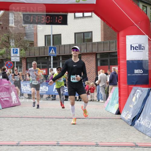10.05.2026 - 8. Wedeler Halbmarathon Yannick Fuchs http://msf.ph/oto/9714351 10.05.2026 11:30:10 Ziel 437, 655, 2014, 2089, 2123, 2147, 2155, 2222 meine-sportfotos.de