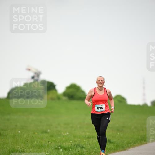 10.05.2026 - 8. Wedeler Halbmarathon Dr. Thomas Lammeyer http://msf.ph/oto/9714352 10.05.2026 12:19:53 Laufen 695 meine-sportfotos.de