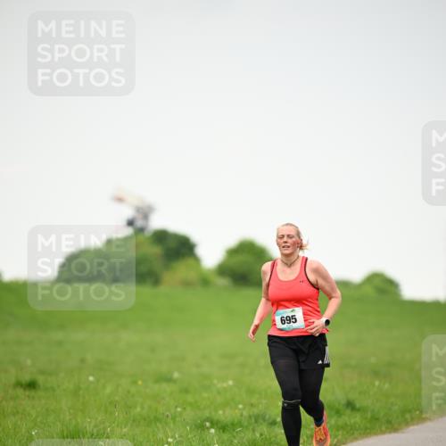 10.05.2026 - 8. Wedeler Halbmarathon Dr. Thomas Lammeyer http://msf.ph/oto/9714358 10.05.2026 12:19:54 Laufen 695 meine-sportfotos.de