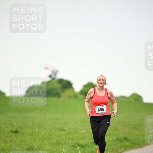 10.05.2026 - 8. Wedeler Halbmarathon Dr. Thomas Lammeyer http://msf.ph/oto/9714361 10.05.2026 12:19:54 Laufen 695 meine-sportfotos.de