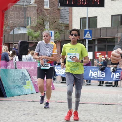 10.05.2026 - 8. Wedeler Halbmarathon Yannick Fuchs http://msf.ph/oto/9714379 10.05.2026 11:30:13 Ziel 437, 806, 2014, 2089, 2222 meine-sportfotos.de