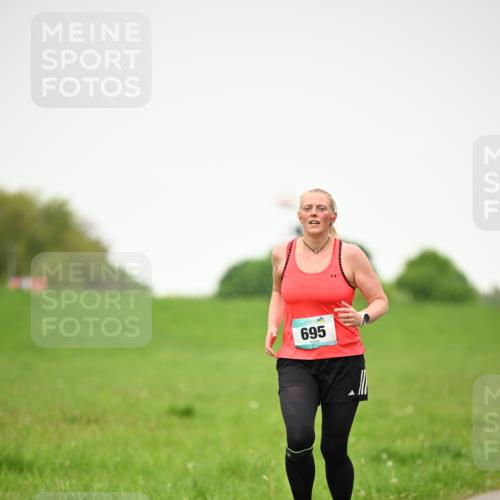 10.05.2026 - 8. Wedeler Halbmarathon Dr. Thomas Lammeyer http://msf.ph/oto/9714380 10.05.2026 12:19:56 Laufen 695 meine-sportfotos.de