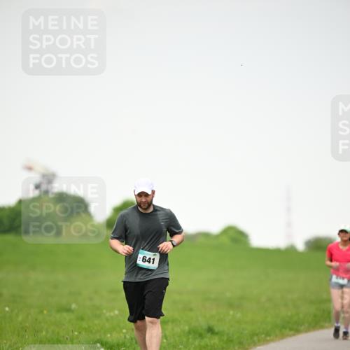 10.05.2026 - 8. Wedeler Halbmarathon Dr. Thomas Lammeyer http://msf.ph/oto/9714425 10.05.2026 12:20:25 Laufen 641 meine-sportfotos.de