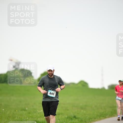 10.05.2026 - 8. Wedeler Halbmarathon Dr. Thomas Lammeyer http://msf.ph/oto/9714427 10.05.2026 12:20:26 Laufen 641 meine-sportfotos.de